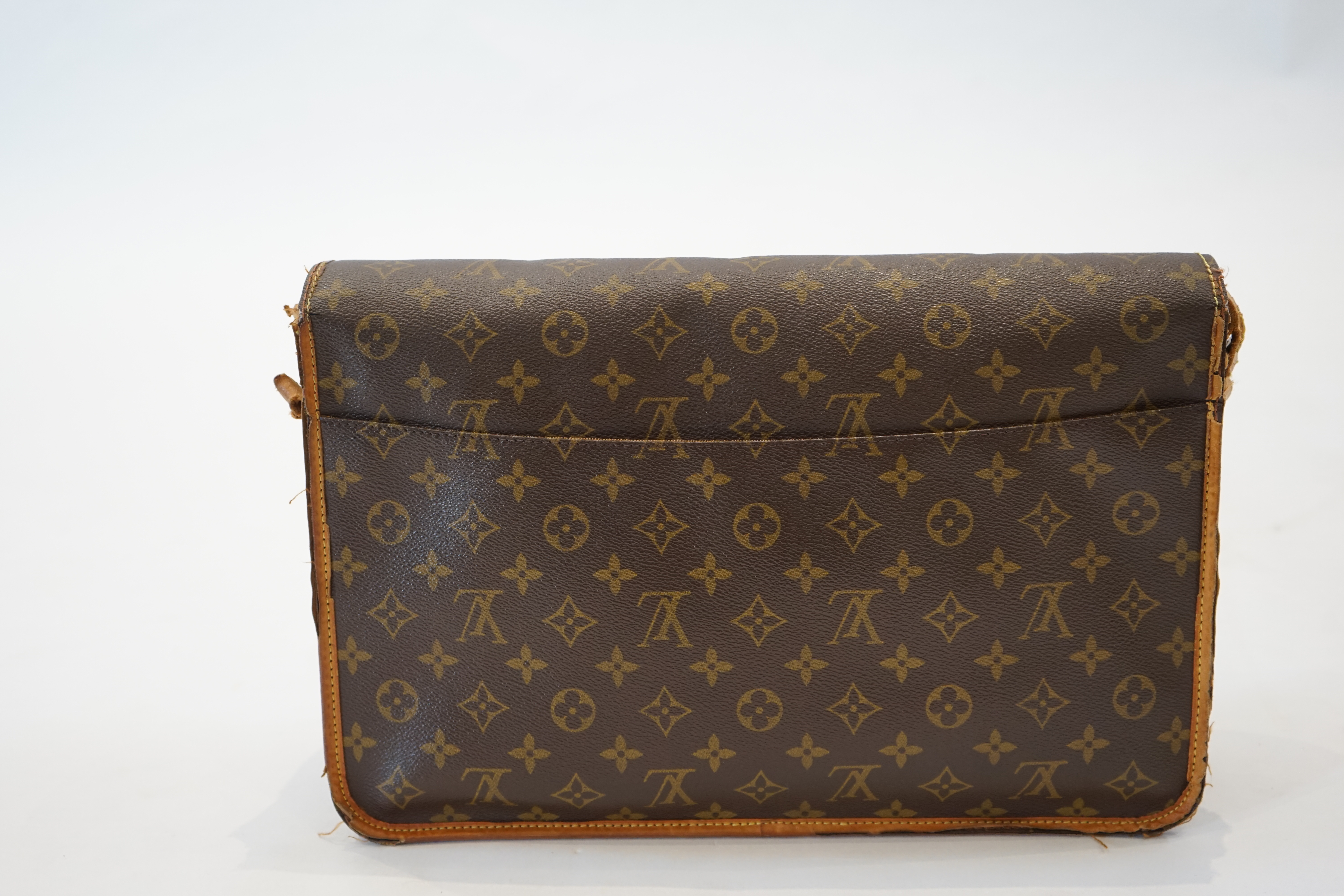 A Louis Vuitton Gibeciere bag width 4.5